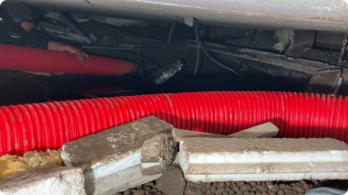 SOLID._kruipruimte zuigen_lange_slangen-1